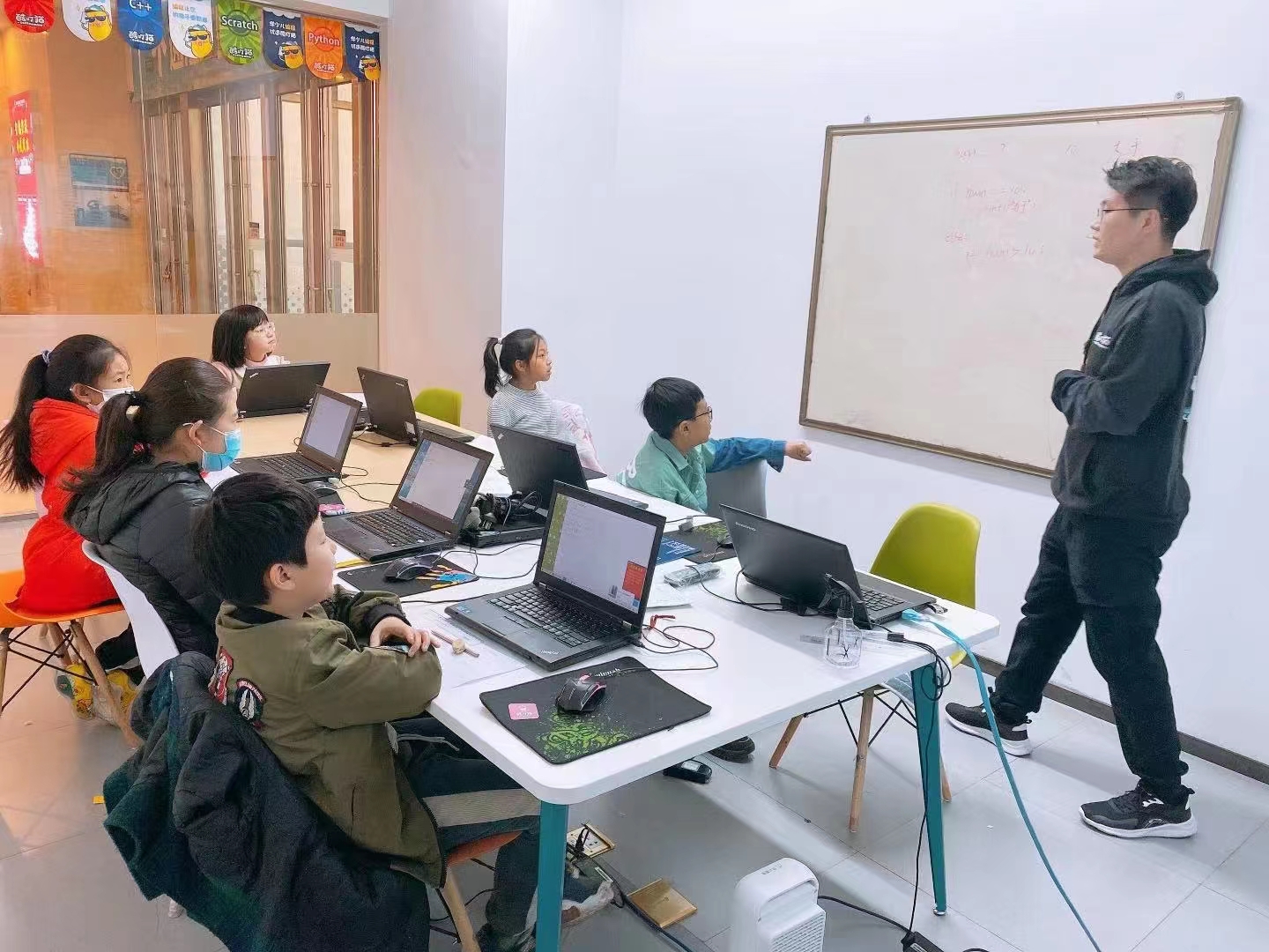 <b>案例讲解中</b>